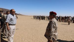 الأحمر: الحرب التي تخوضها الشرعية والتحالف دفاعية فرضها الحوثي بانقلابه