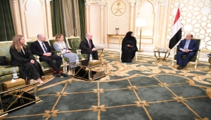 هادي يناقش مع الجانبين الأمريكي والبريطاني مستجدات الأزمة اليمنية
