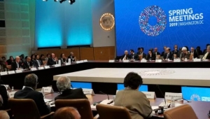 توجه حكومي لصرف رواتب كافة الموظفين في البلاد