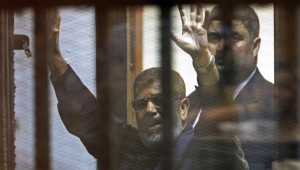 سابع رمضان يمر عليه في محبسه.. أسرة مرسي تكشف ظروف اعتقاله