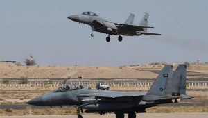 الحوثيون يهاجمون قاعدة جوية بالسعودية والأخيرة تعلن إسقاط طائرتين