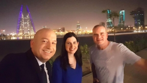 في البحرين وأشرب البيرة اللبنانية.. صحفيون إسرائيليون يحتفلون بالشرق الأوسط الجديد