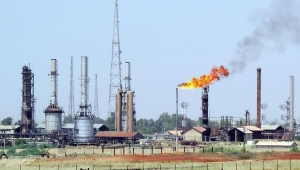 هجمات السعودية "فرصة" للقضاء على فائض معروض النفط العالمي