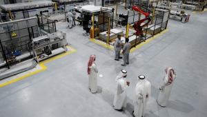 السعودية تعفي الأجانب بالقطاع الصناعي من الرسوم.. هل هو تراجع برؤية بن سلمان؟