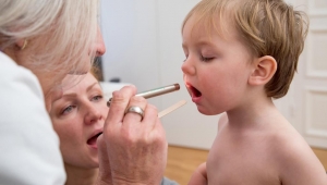 كيف تواجه التهاب الحلق لدى طفلك؟