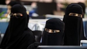 "ممنوع ارتداء النقاب".. السعوديات يعترضن على حظر العباءة في موسم الرياض وآل الشيخ يتوعد