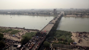 متظاهر عراقي يروي قصص الموت على جسر الجمهورية