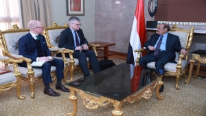 "صالح" يلتقي ممثل السويد إلى اليمن ويحذر من فشل اتفاق ستوكهولم