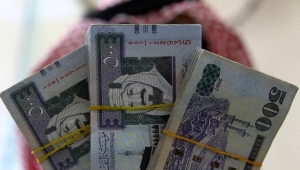 انخفاض حاد للريال السعودي مع تراجع أسعار النفط