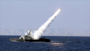 صاروخ كروز أطلق خطأ.. نيران صديقة تقتل وتصيب العشرات من قوات البحرية الإيرانية