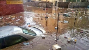 الصحة اليمنية: تزايد الأوبئة والحميات بعدن سببها اختلاط السيول بمياه ملوثة