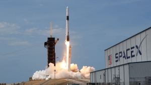 صاروخ "سبايس إكس" يصل إلى محطة الفضاء الدولية في رحلته المأهولة الأولى