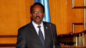 البرلمان الصومالي يسحب الثقة من الحكومة الرئيس يصادق على القرار
