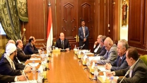28 برلمانيا يمنيا يطالبون قيادات الدولة بالعودة إلى البلاد