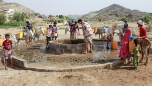 العطش يضرب اليمنيين.. صعوبات متزايدة للحصول على مياهٍ للشرب