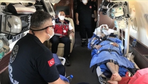 طائرة إسعاف تركية تنقل موظف الهلال الأحمر  المصاب من مدينة عدن إلى أنقرة..(صورة)
