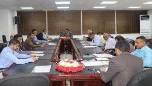 لجنة مكافحة غسيل الأموال وتمويل الإرهاب تعقد اجتماعها الدوري في عدن