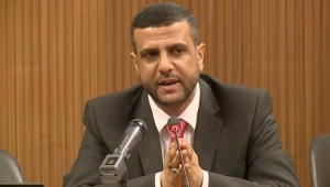 محامٍ: منح مسؤول يمني الإمارات إذنا خطيا بقصف الجيش يمس الأمن الوطني وخيانة عليا للبلد