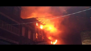 اندلاع حريق هائل في كريتر والنيران تتوسع