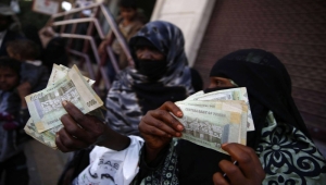 خبير اقتصادي: منع الحوثي التعامل بالعملة النقدية الجديدة مثّل أخطر خطوة لتقسيم اليمن