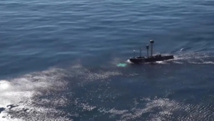 البحرية الإيرانية: غرق سفينة حربية بعد اندلاع حريق فيها