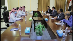 آل جابر يناقش مع وفد الحكومة اليمنية استكمال تنفيذ اتفاق الرياض