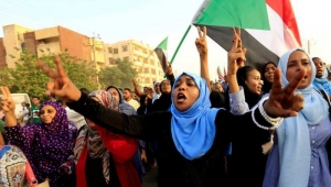 الشرطة السودانية تفرق احتجاجات في الذكرى الثانية للثورة