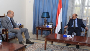 مكتب المبعوث الأممي يناقش في الرياض استئناف العملية السياسية في اليمن