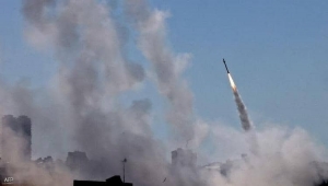 سقوط صواريخ قرب مستوطنة إسرائيلية وقوات الأخيرة ترد ..