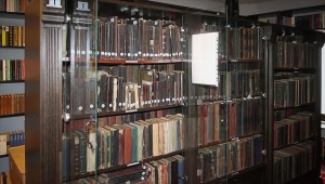 إنقاذ مكتبة تضم مخطوطات "ثمينة" من حريق بجامعة بغداد