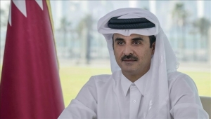 أمير قطر يبحث مع مستشار الأمن الوطني الإماراتي تعزيز التعاون