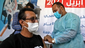 "الصحة" تعلن انطلاق حملة لتطعيم 19 ألف شخص ضد كورونا في عدن