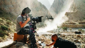 بميزانية ضخمة.. مخرج فرنسي يصنع فيلما بدعم إماراتي عن حرب اليمن (ترجمة خاصة)