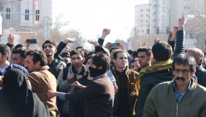 إيران تنشر شرطة مكافحة الشغب في أصفهان.. احتجاجات دامية شهدتها المحافظة بسبب نقص المياه