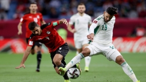 مصر تحسم الصدارة بفارق الإنذارات عن الجزائر بعد مباراة مثيرة