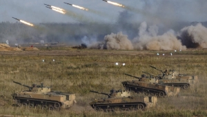 أميركا تقدم دعما عسكريا لأوكرانيا وروسيا ترسل قاذفات القنابل إلى بيلاروسيا