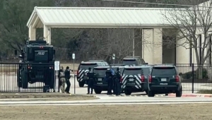 وسائل إعلام أميركية: مسلح يحتجز رهائن في كنيس يهودي بولاية تكساس