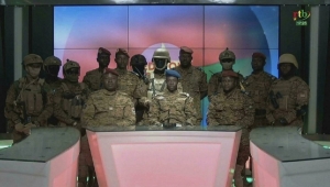 عسكريون يعلنون الاستيلاء على السلطة في بوركينا فاسو وحل الحكومة والبرلمان
