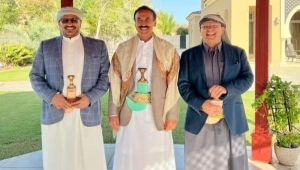 صورة لعائلة صالح في الإمارات تُثير تندر وسخرية اليمنيين