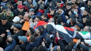 الفلسطينيون يشيعون ثلاثة شبان اغتالهم الاحتلال الإسرائيلي والفصائل تندد وتتوعد
