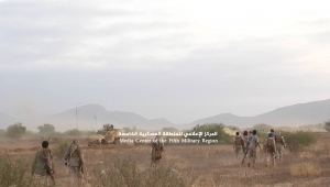 حجة .. معارك عنيفة في عبس وسط خسائر حوثية كبيرة والجيش يدمر زورقين للجماعة