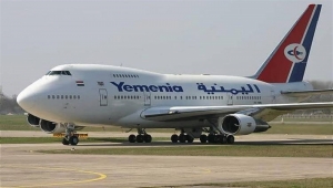مسافرون يمنيون عالقون على متن "اليمنية" بمطار القاهرة وسط تضارب في أسباب تعثر إقلاعها