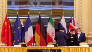إيران تدرس "مسودة" اتفاق النووي.. وتتمسك بـ"خطوط حمراء"