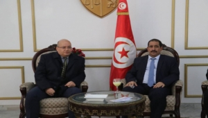 وزير الداخلية يصل تونس للمشاركة في القمة الـ 39 لمجلس وزراء الداخلية العرب