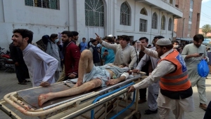 عشرات القتلى بتفجير مسجد في بيشاور الباكستانية