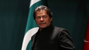 خان يتهم واشنطن بالتدخل بشؤون باكستان ويدعو للاحتجاج