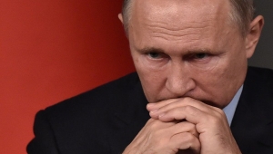 بوتين يذكر ما فعلته أمريكا في "الرقة" بعد سؤاله عن "بوتشا"