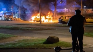 حرق المصحف في السويد.. إدانات عربية وإسلامية ومزيد من الجرحى في صدامات مع الشرطة