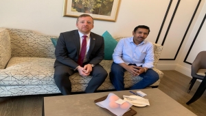 محافظ شبوة السابق "بن عديو" يلتقي القائم بأعمال السفير الامريكي في اليمن