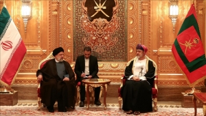 الرئيس الإيراني يلتقي كبار الاقتصاديين في سلطنة عمان